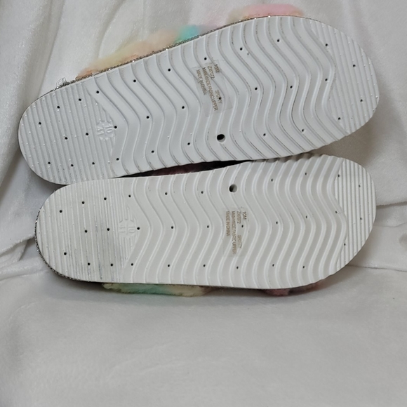 Cape Robbin Spotty Furry Slippers - Picture 8 of 9